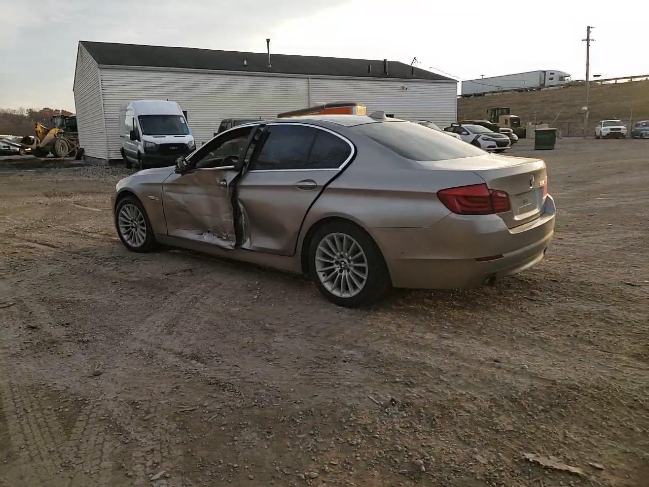 Фото: WBAFU7C51BC878145