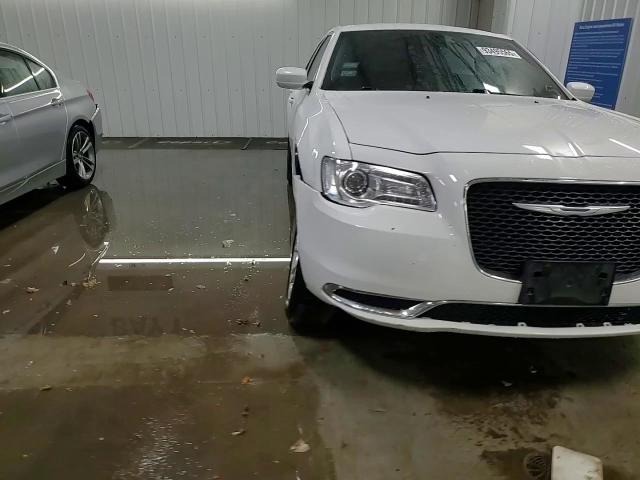 2017 Chrysler 300 Limited VIN: 2C3CCAAG0HH512262 Lot: 93495565