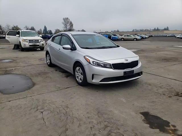 2018 Kia Forte Lx VIN: 3KPFK4A77JE233390 Lot: 93326605