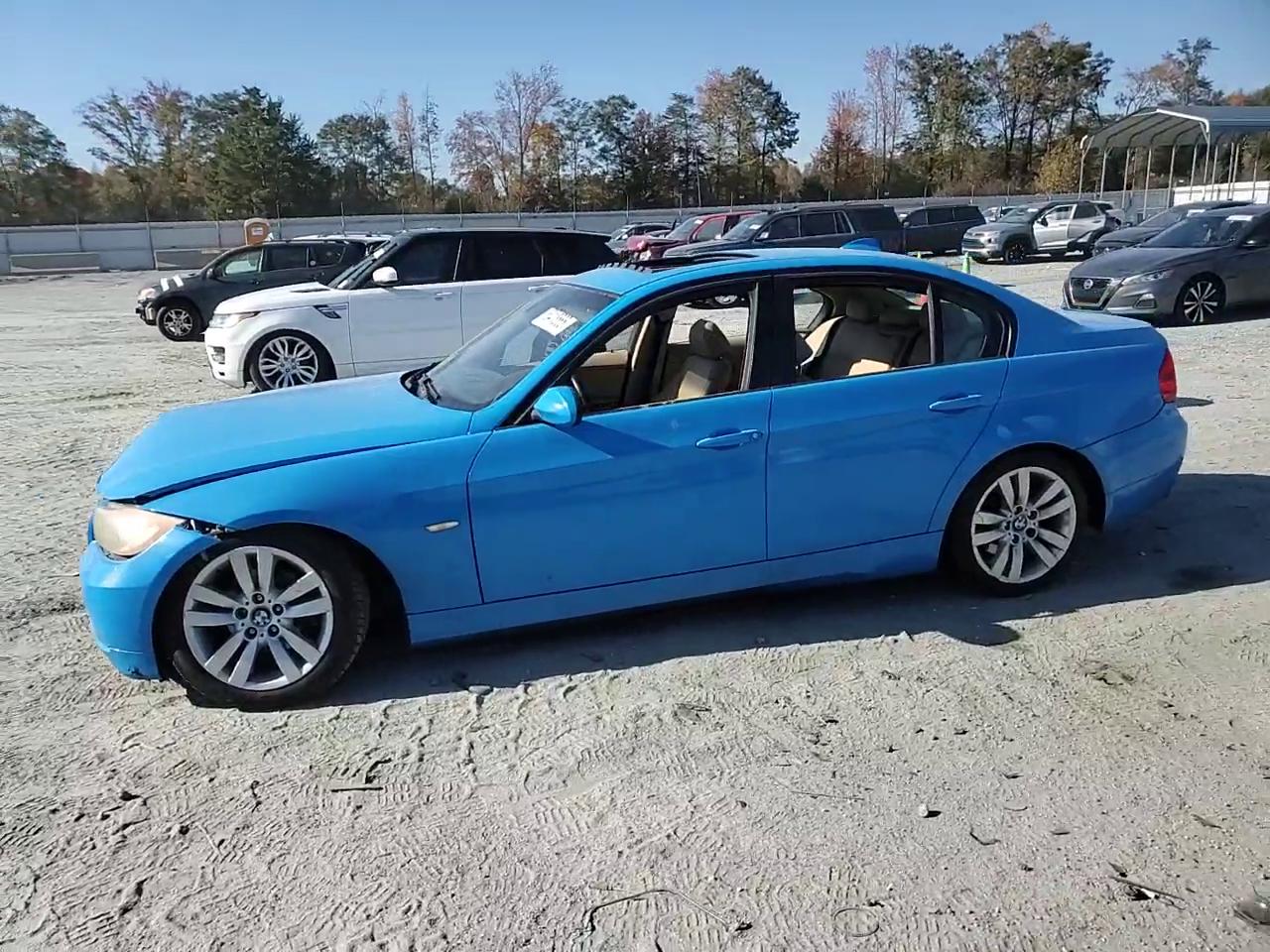 Фото: WBAVA33527PV64260