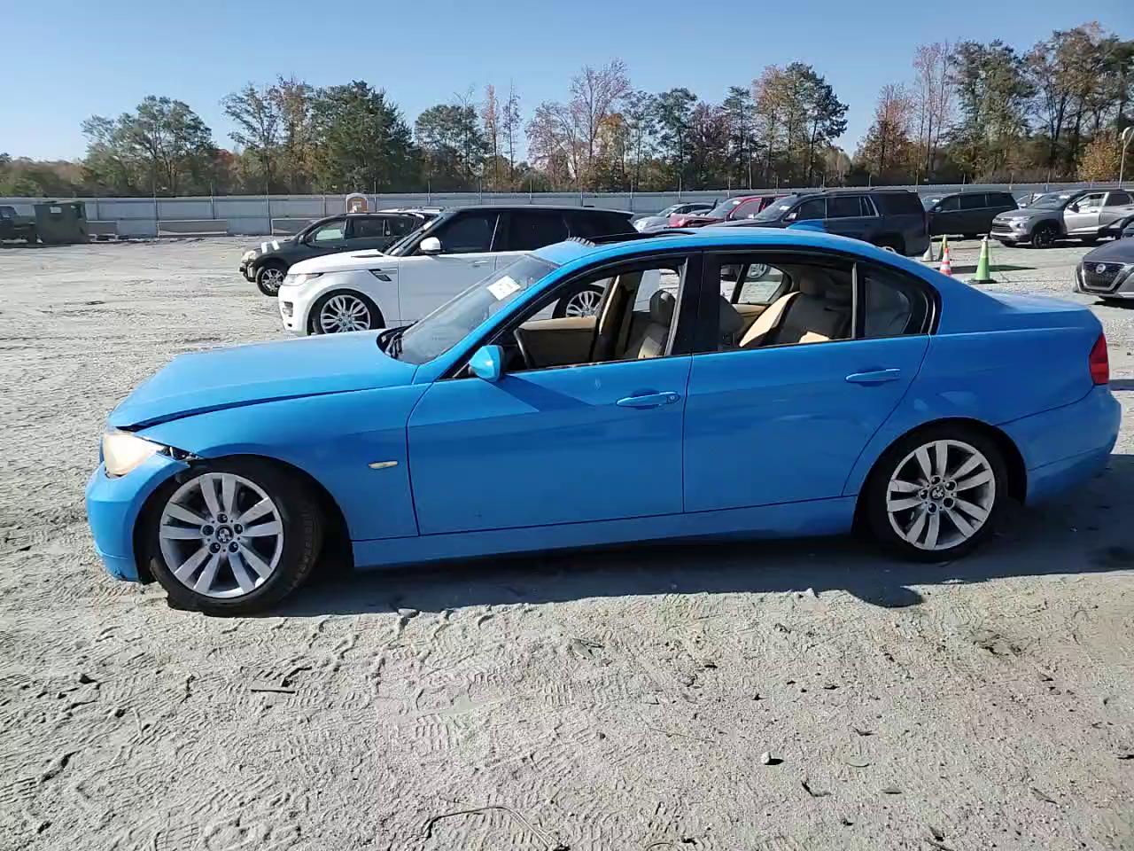 Фото: WBAVA33527PV64260