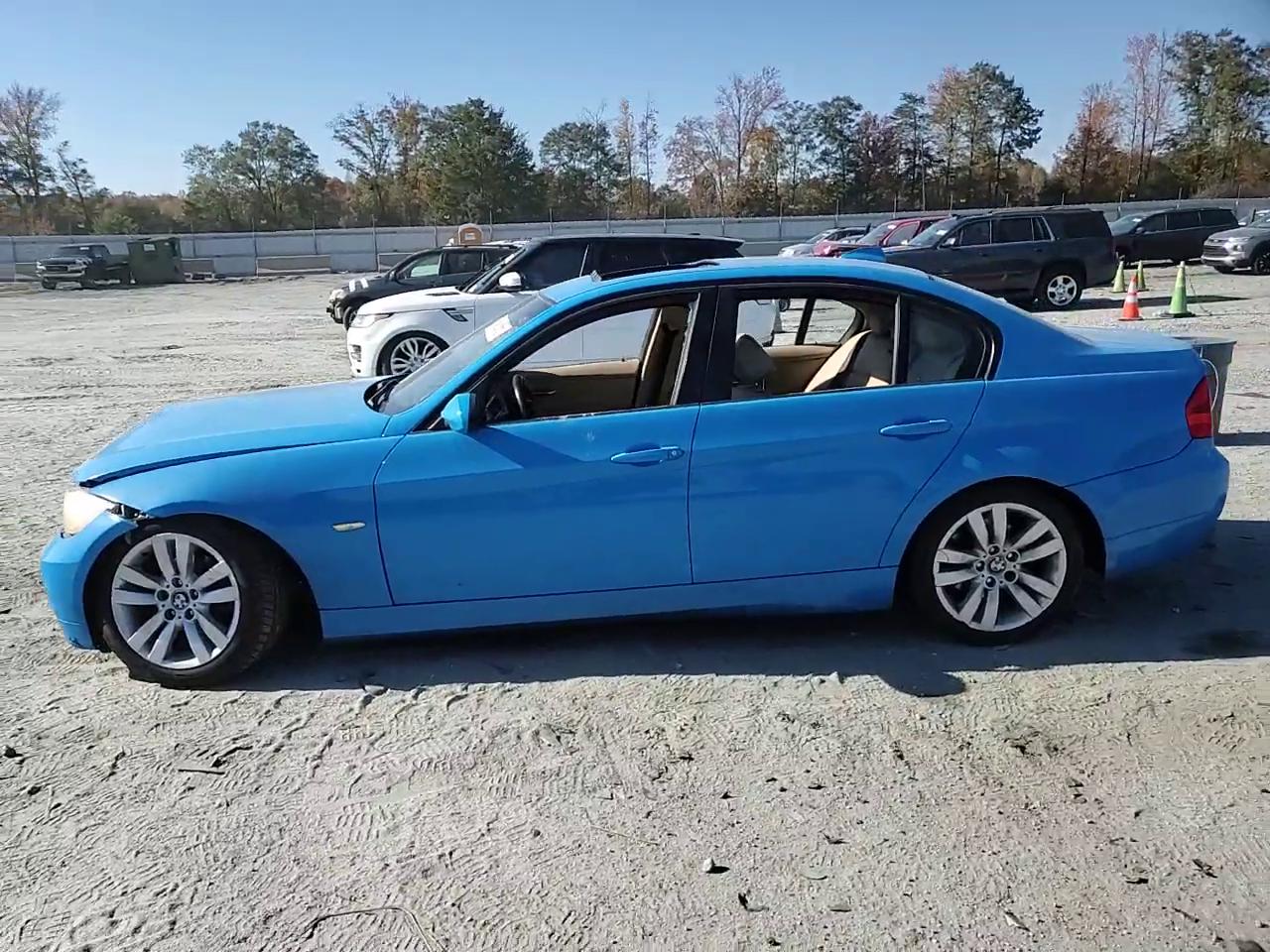 Фото: WBAVA33527PV64260