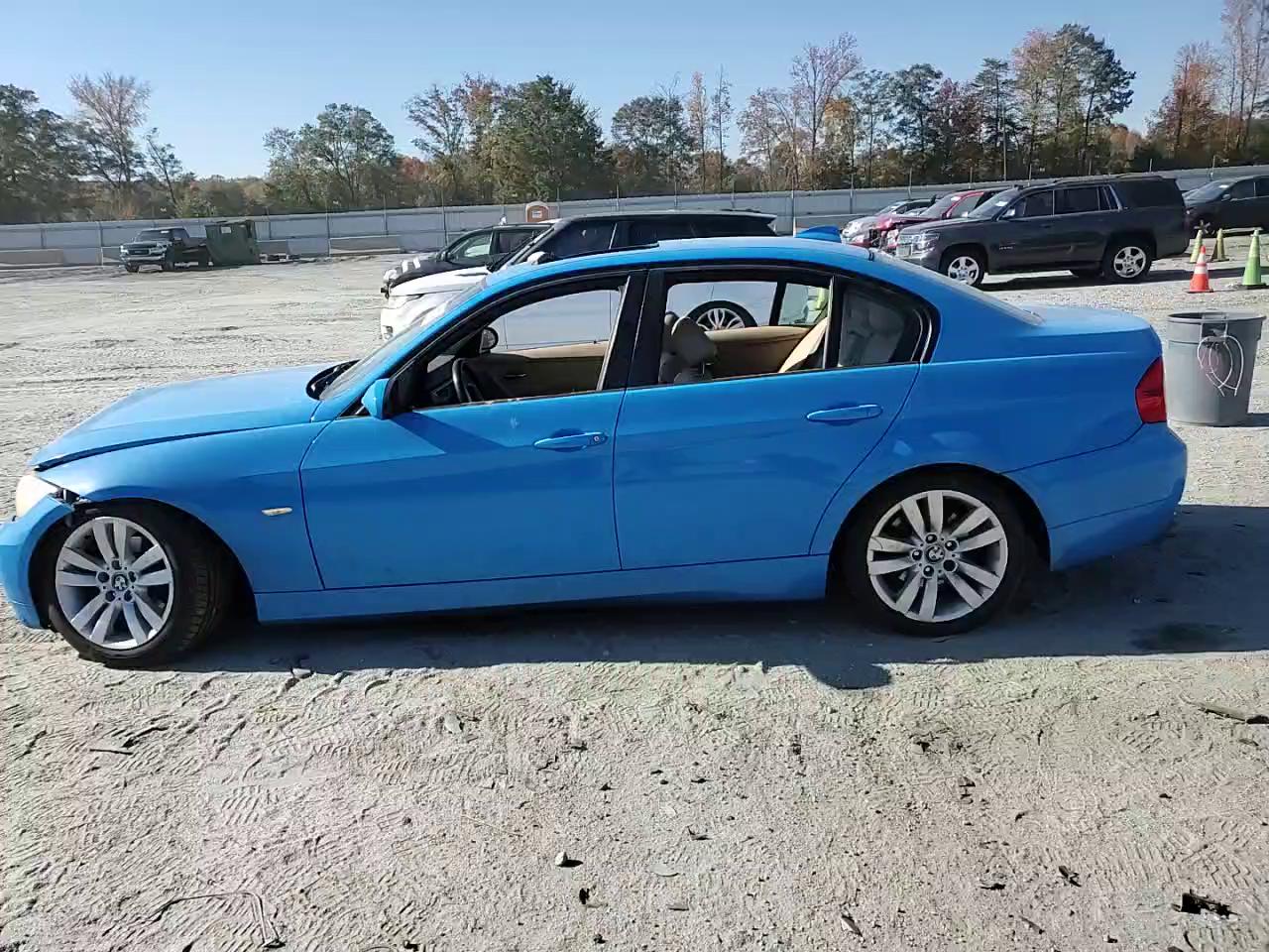 Фото: WBAVA33527PV64260