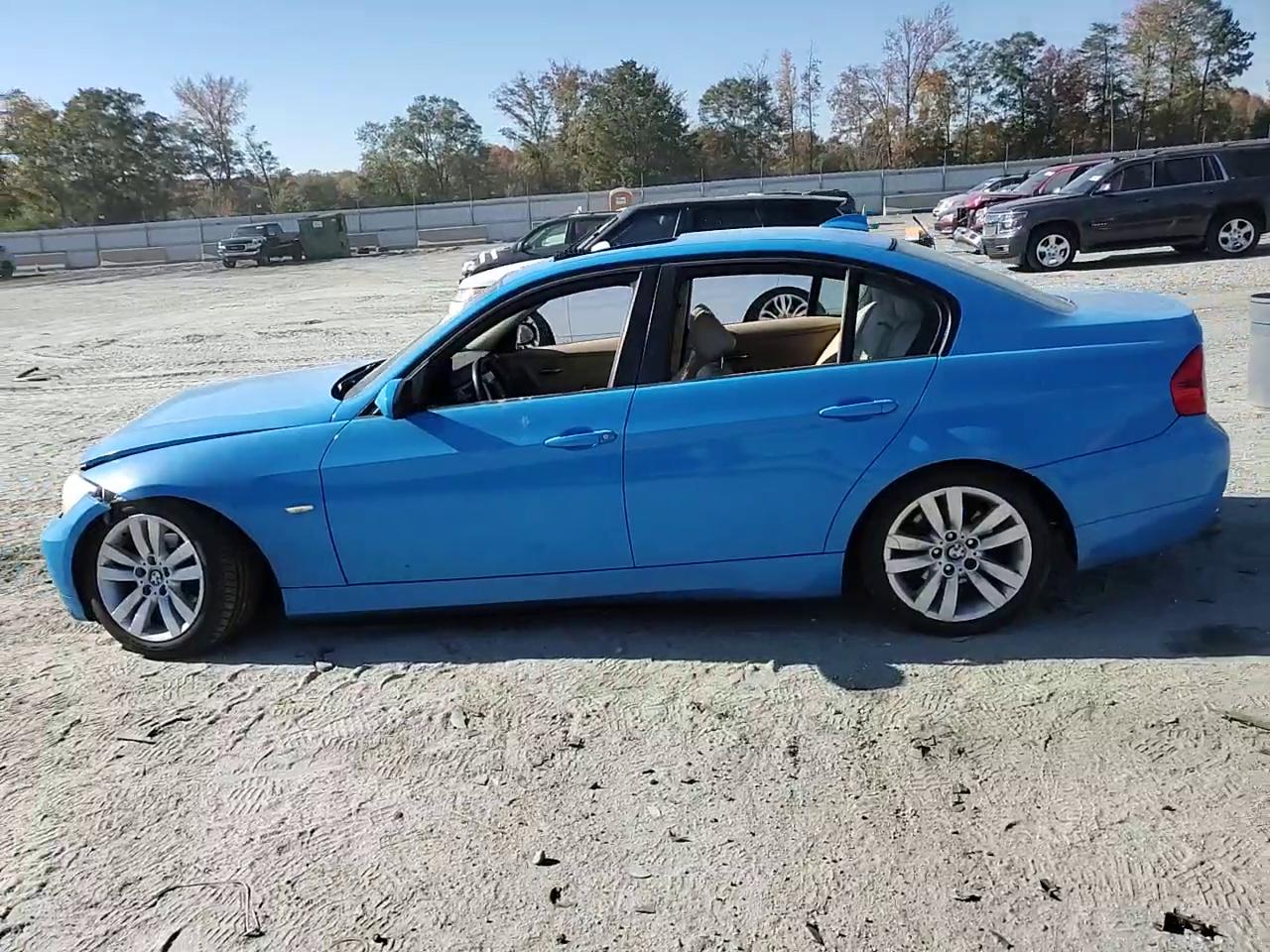 Фото: WBAVA33527PV64260