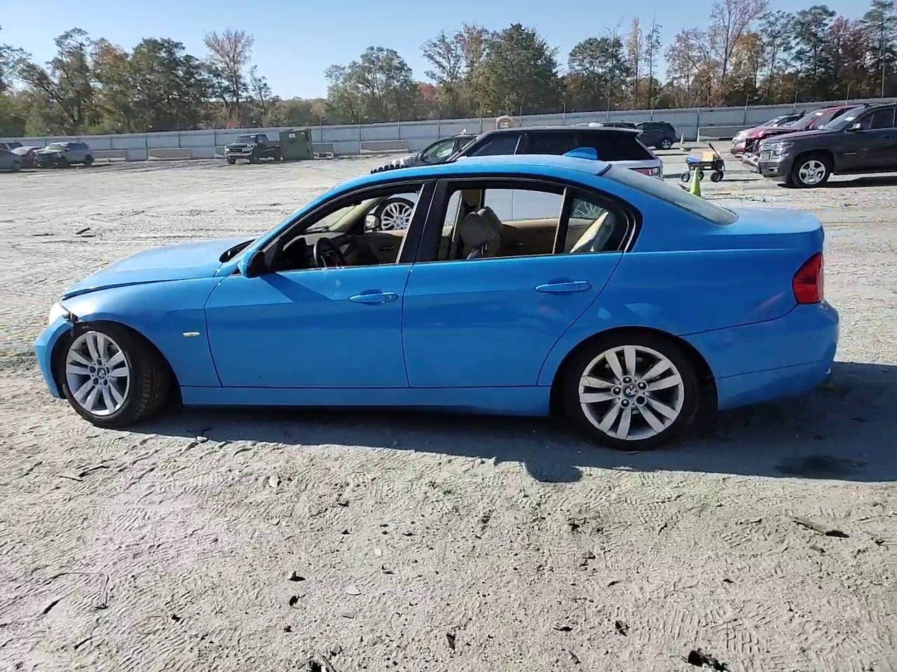 Фото: WBAVA33527PV64260