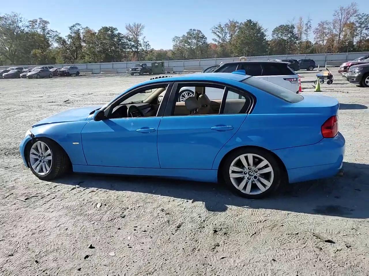 Фото: WBAVA33527PV64260