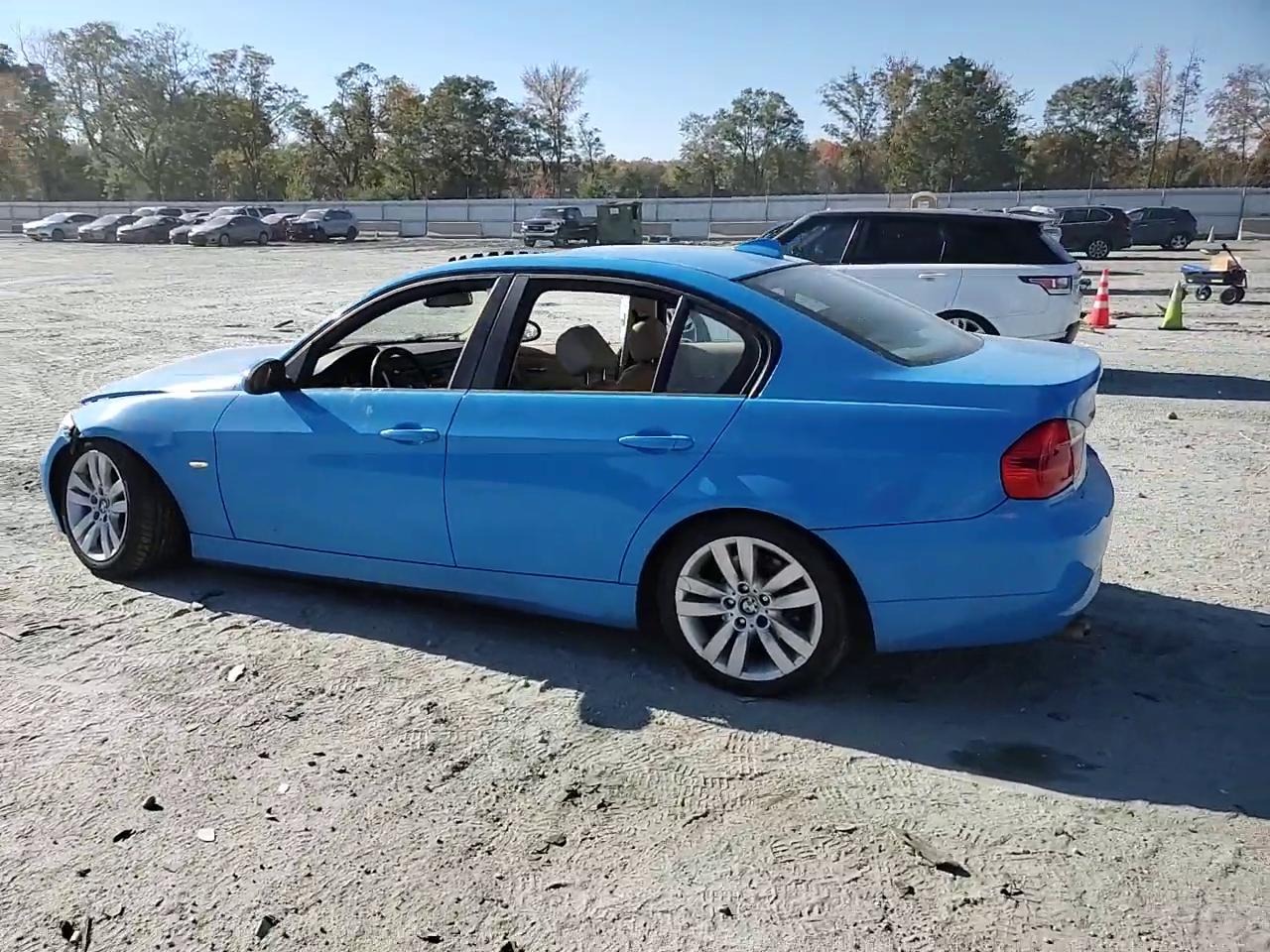 Фото: WBAVA33527PV64260