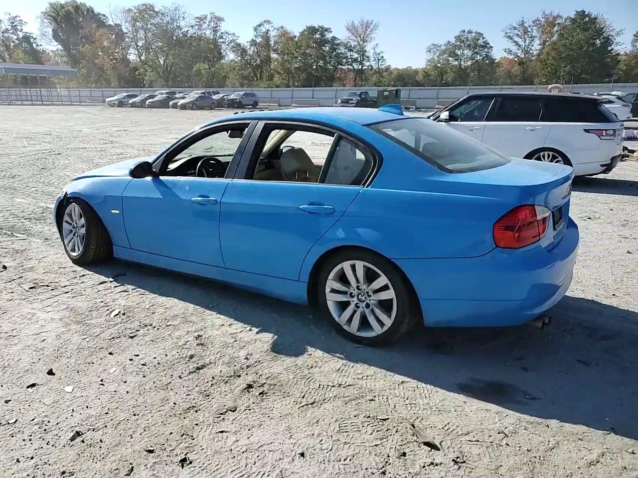 Фото: WBAVA33527PV64260