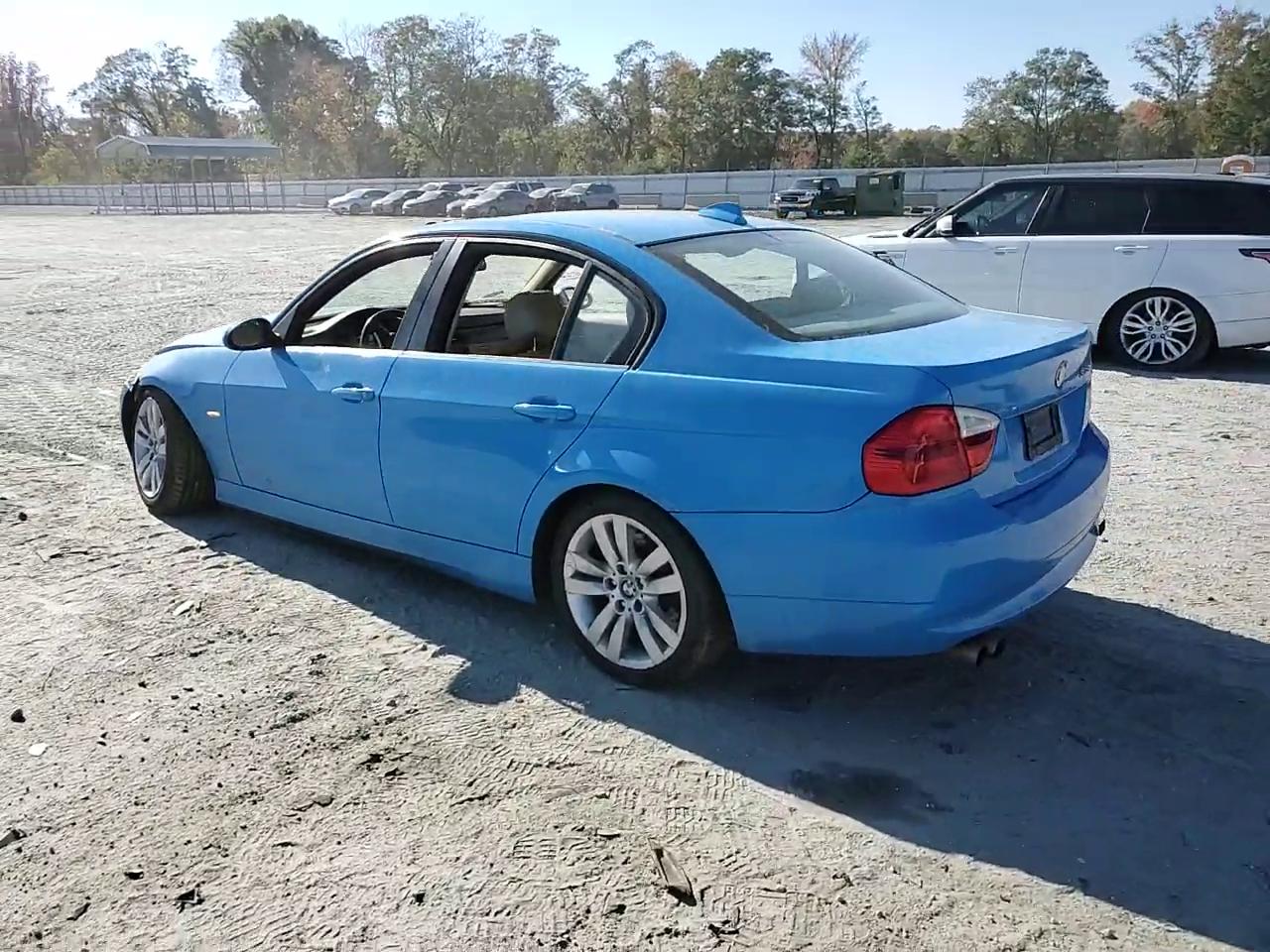 Фото: WBAVA33527PV64260