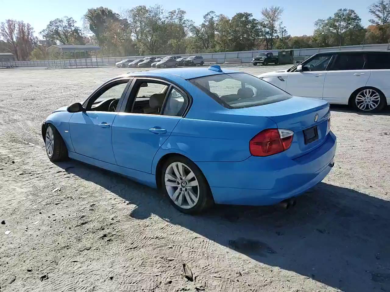 Фото: WBAVA33527PV64260