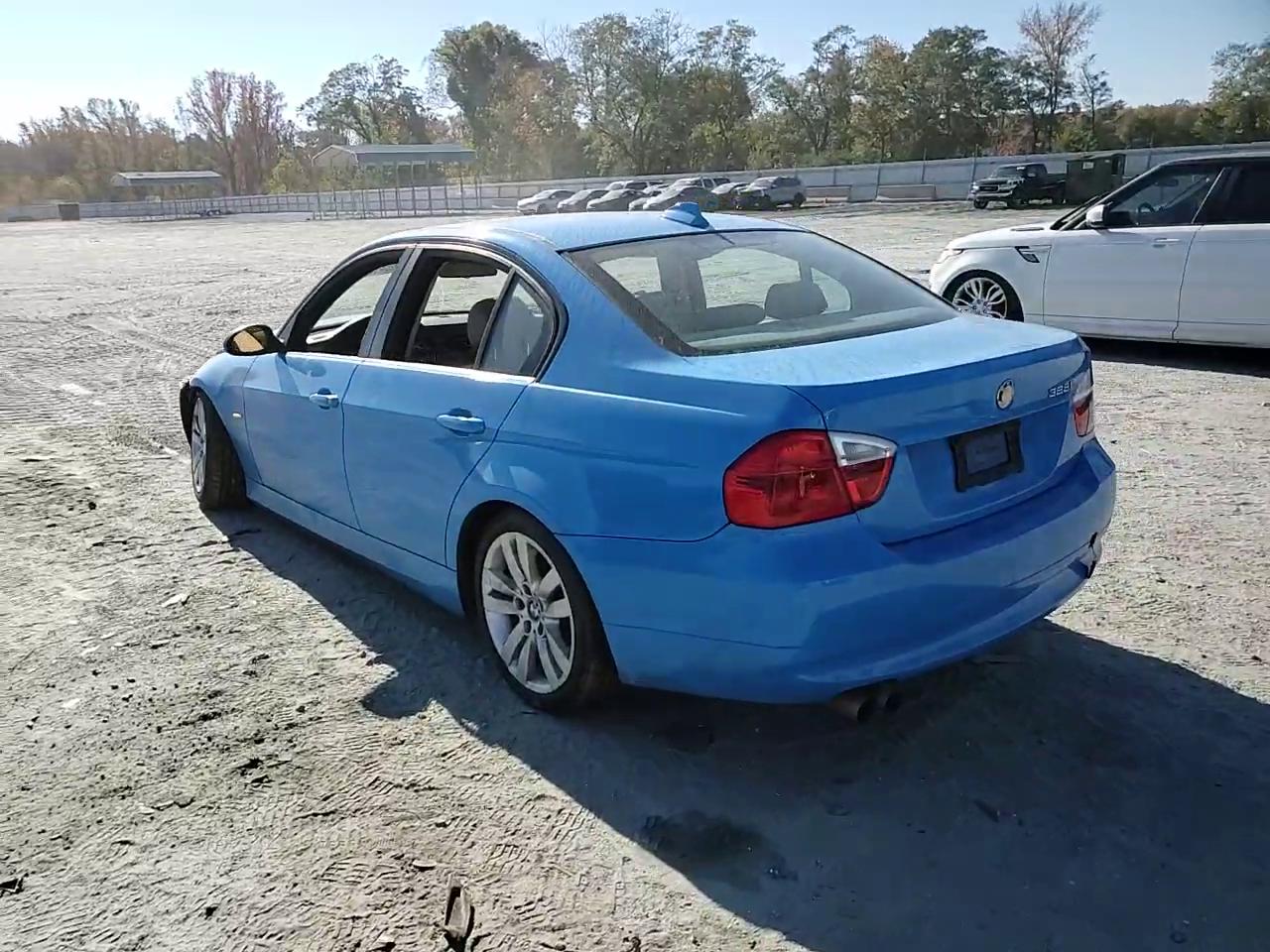 Фото: WBAVA33527PV64260