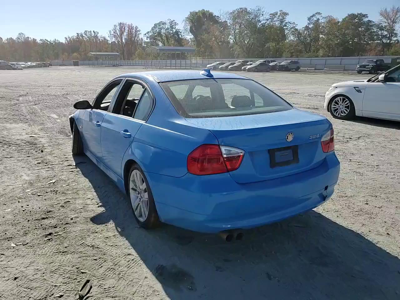 Фото: WBAVA33527PV64260