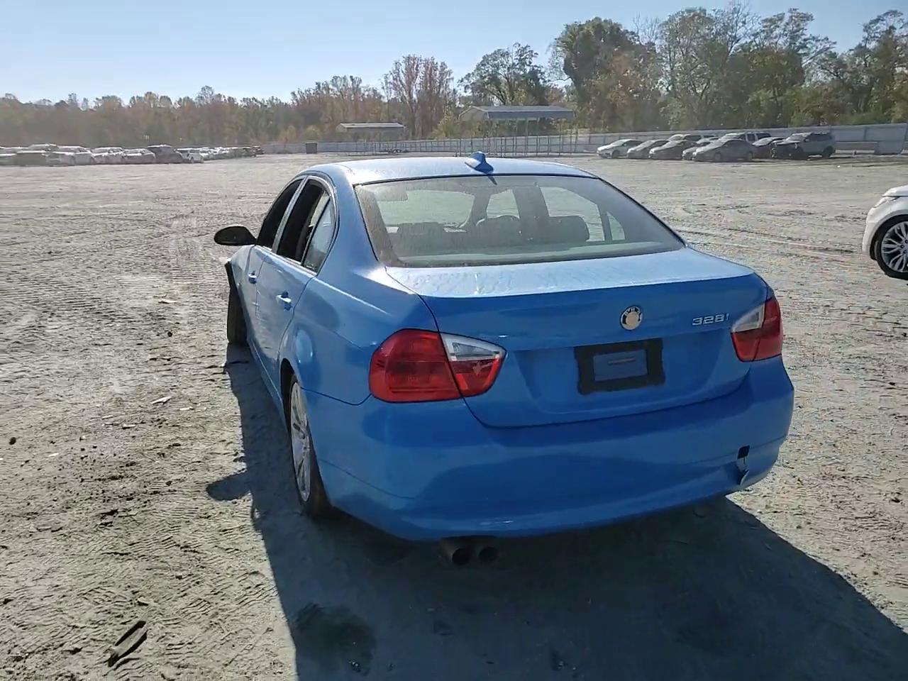 Фото: WBAVA33527PV64260