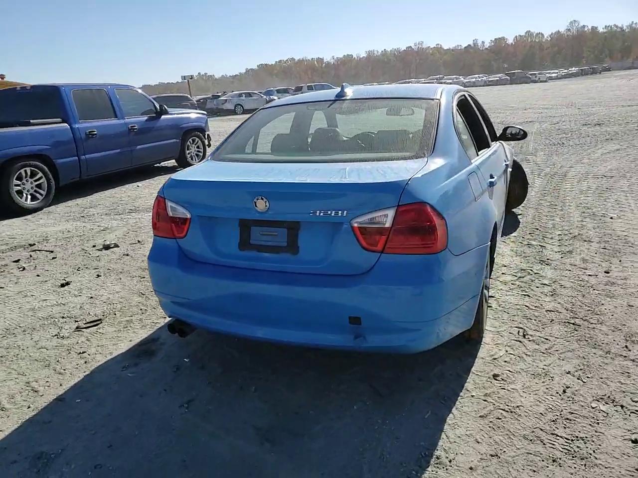 Фото: WBAVA33527PV64260