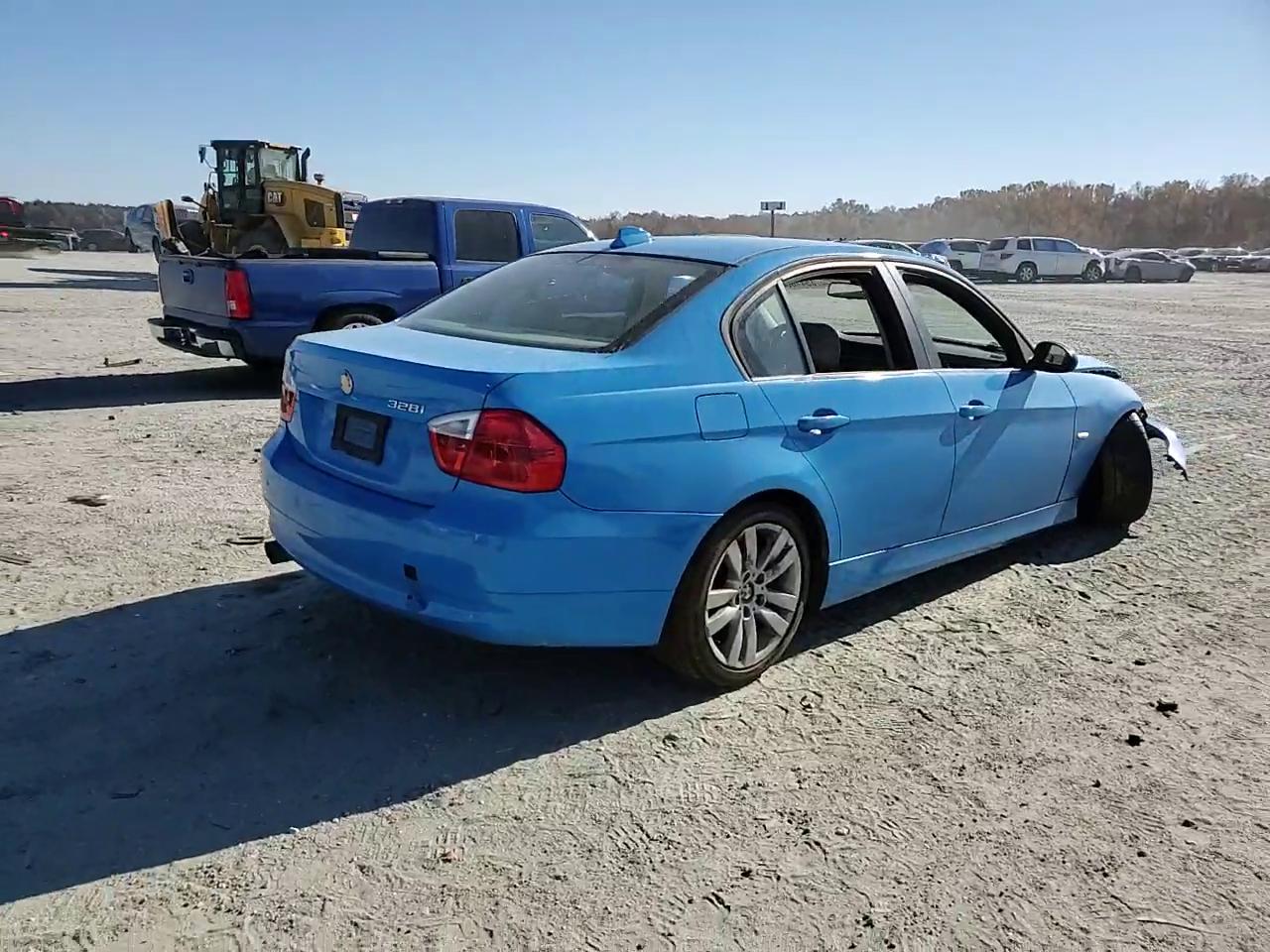 Фото: WBAVA33527PV64260