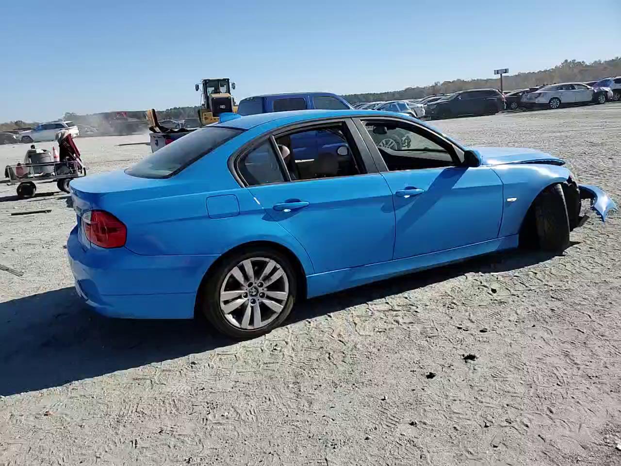 Фото: WBAVA33527PV64260