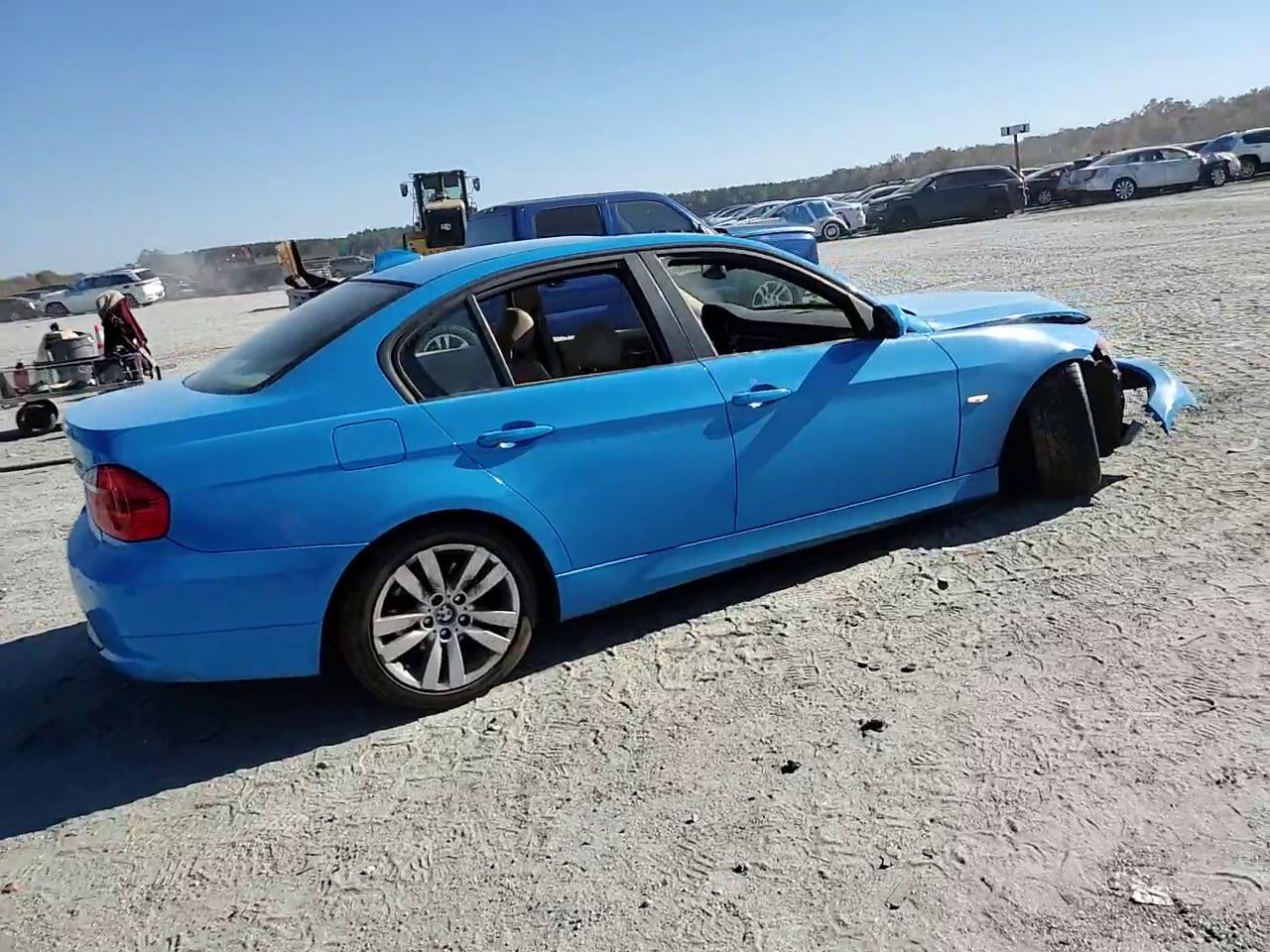 Фото: WBAVA33527PV64260