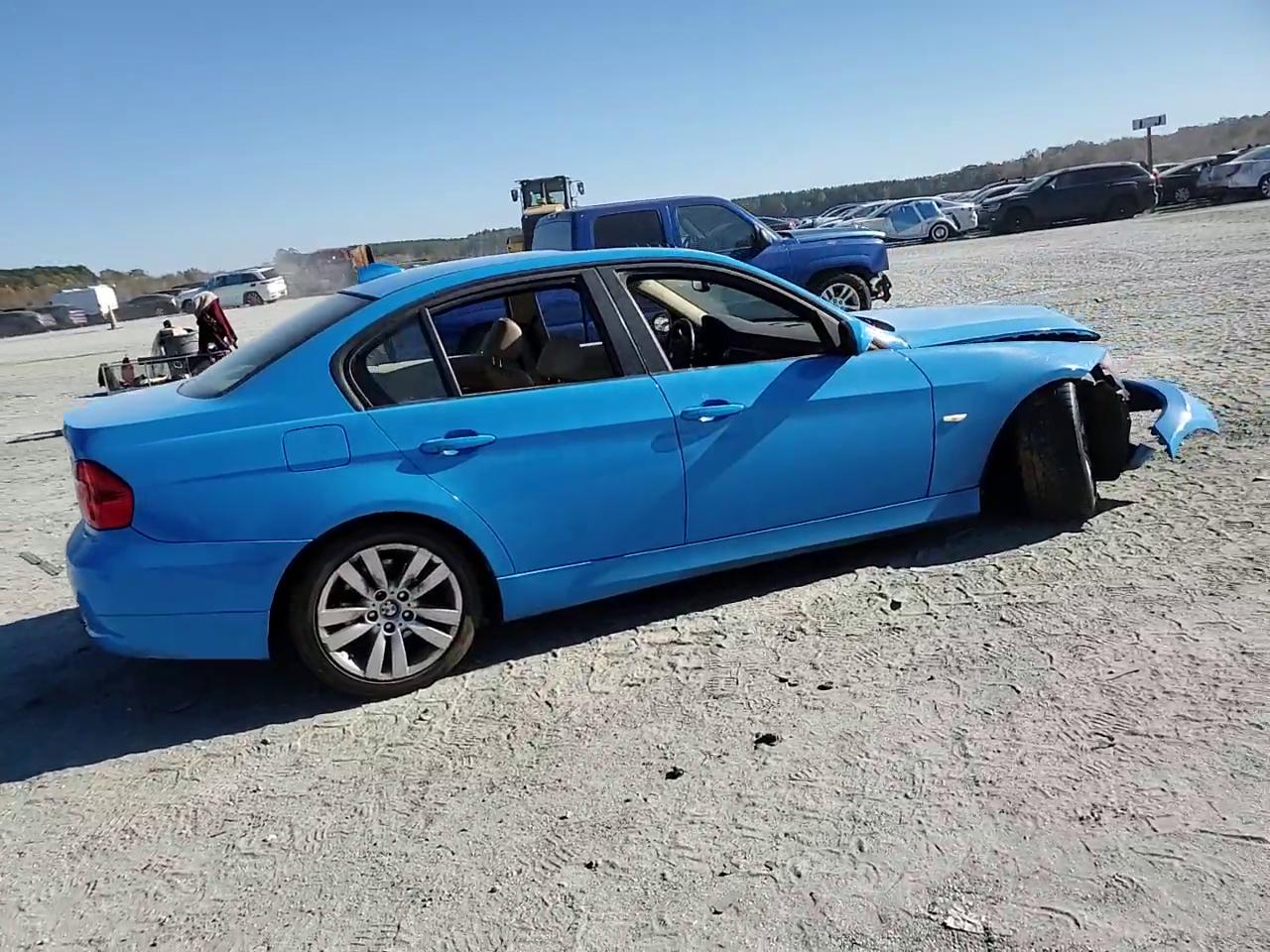 Фото: WBAVA33527PV64260