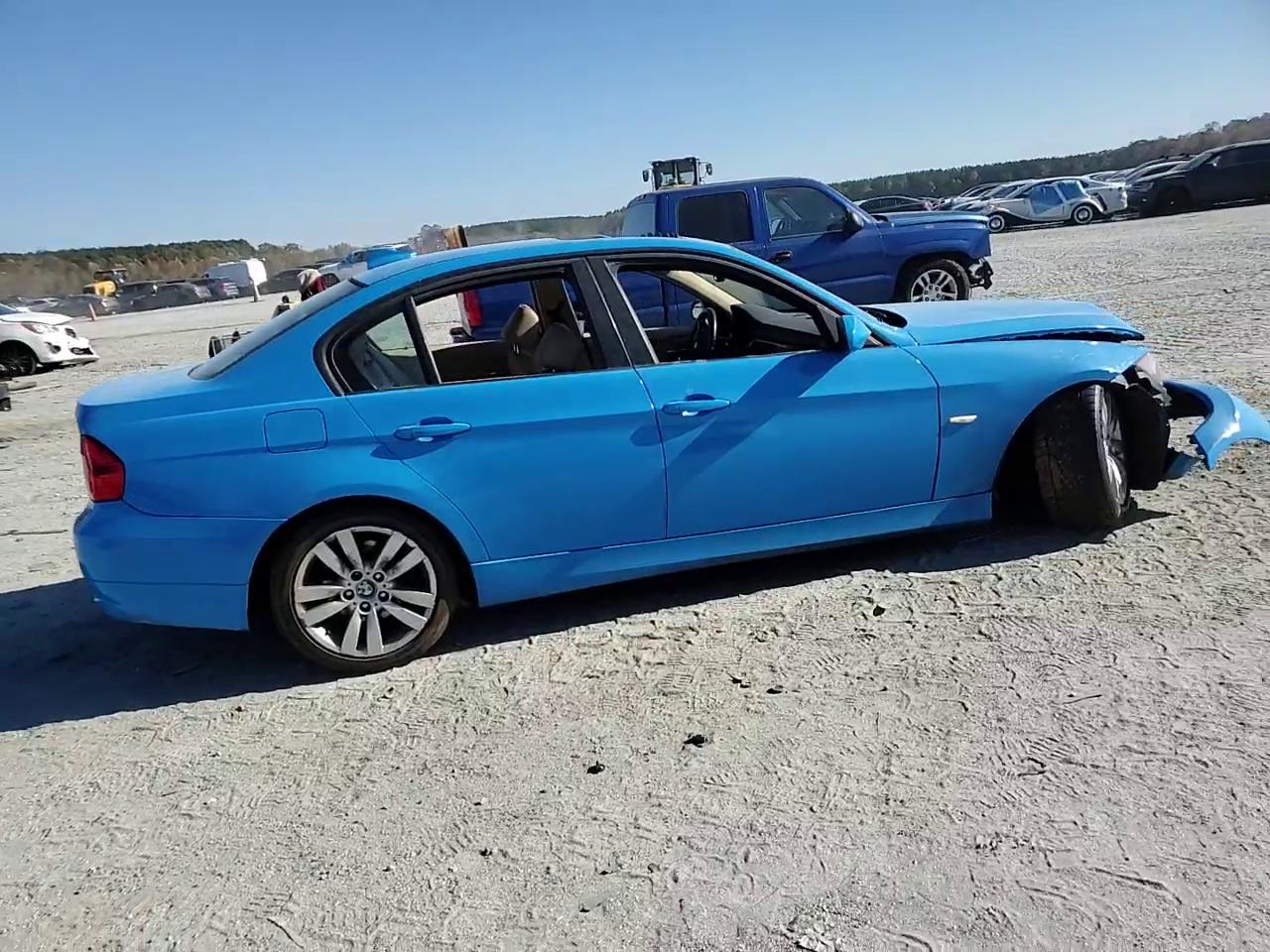 Фото: WBAVA33527PV64260