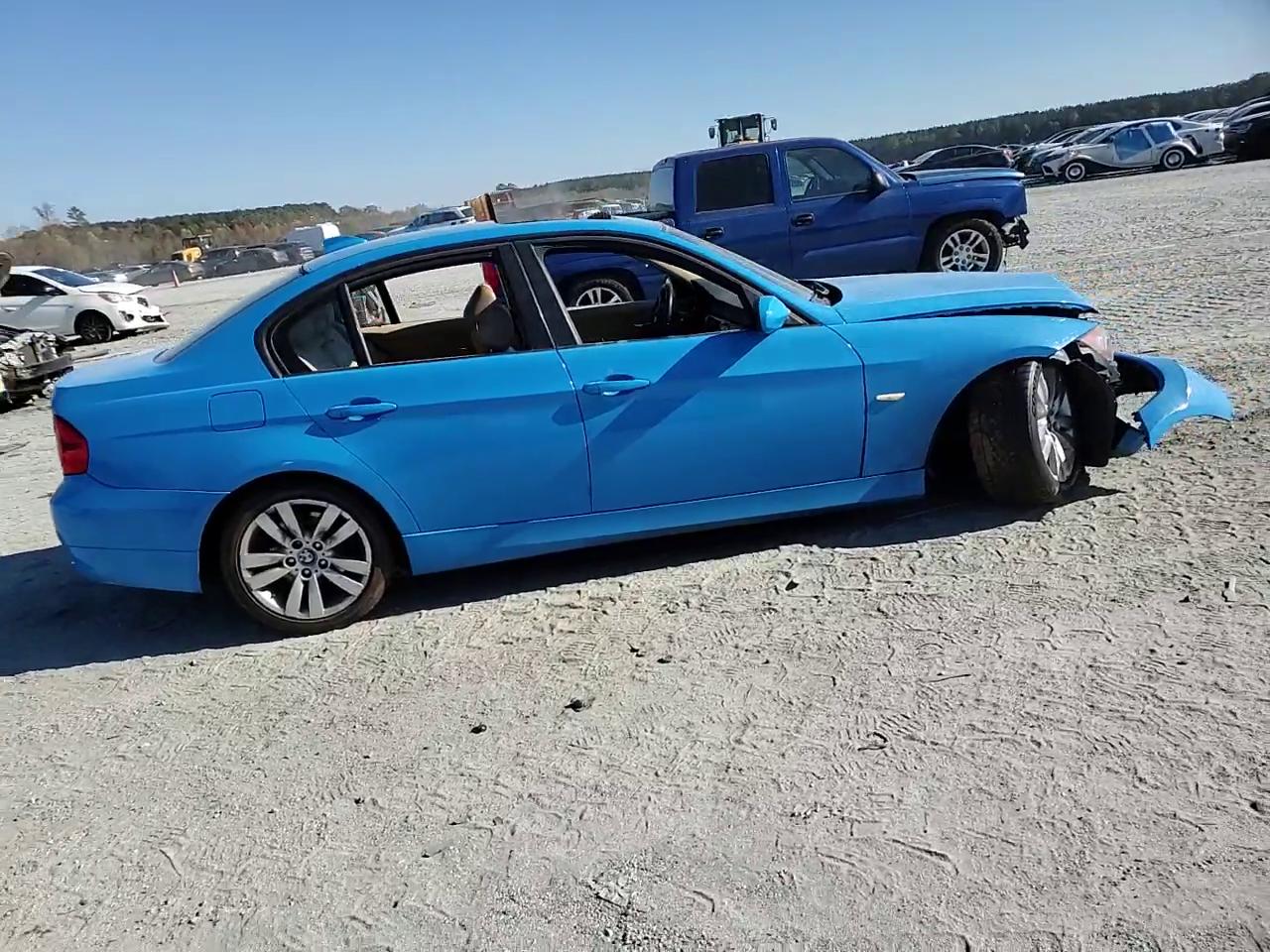 Фото: WBAVA33527PV64260