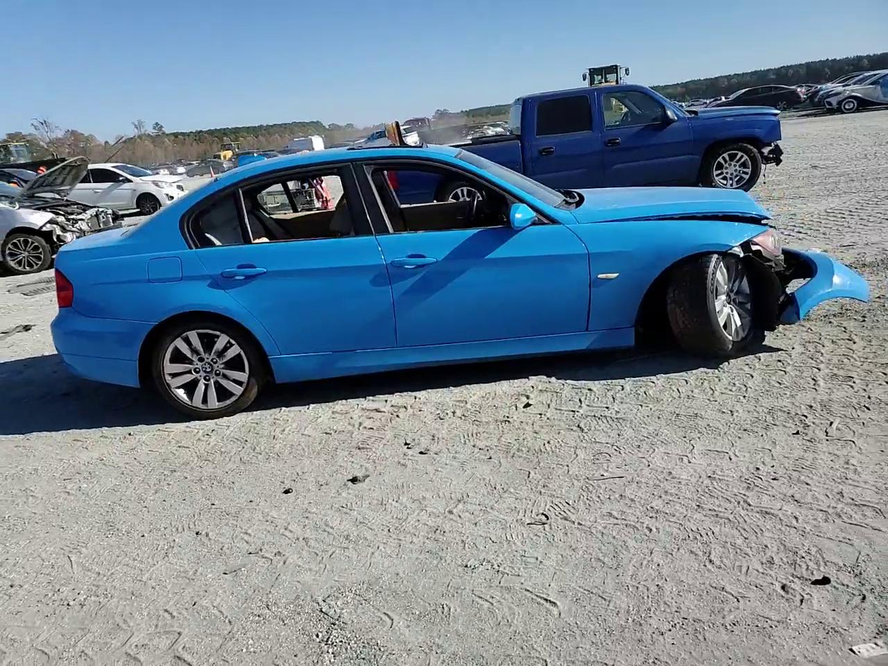 Фото: WBAVA33527PV64260