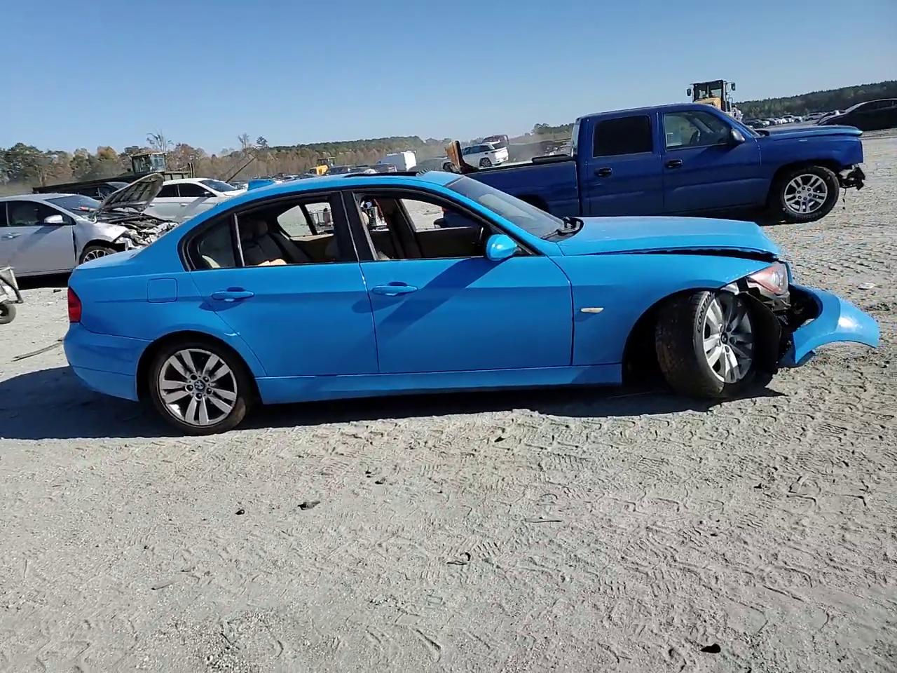 Фото: WBAVA33527PV64260