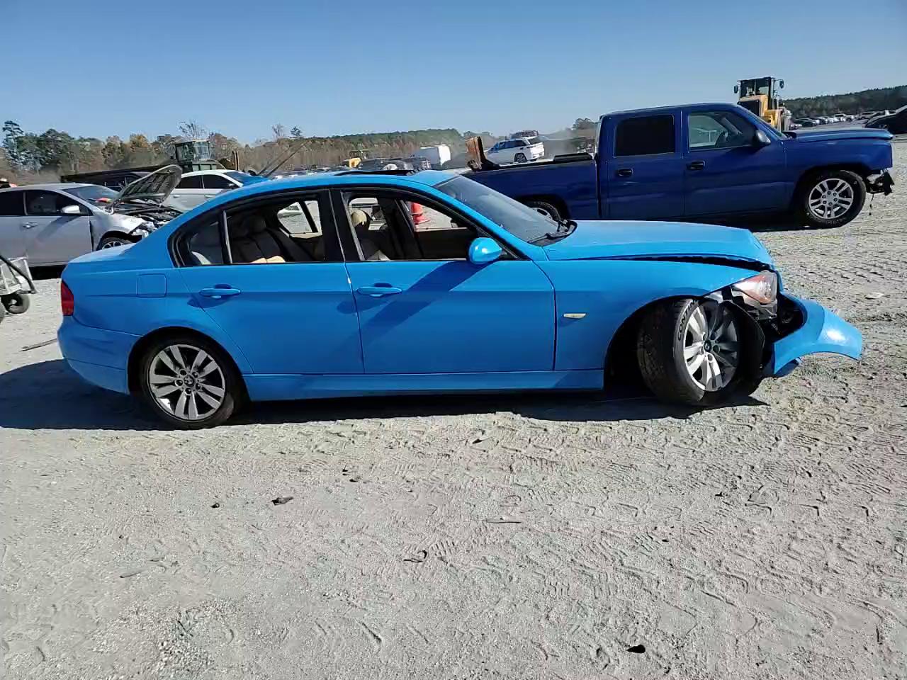 Фото: WBAVA33527PV64260