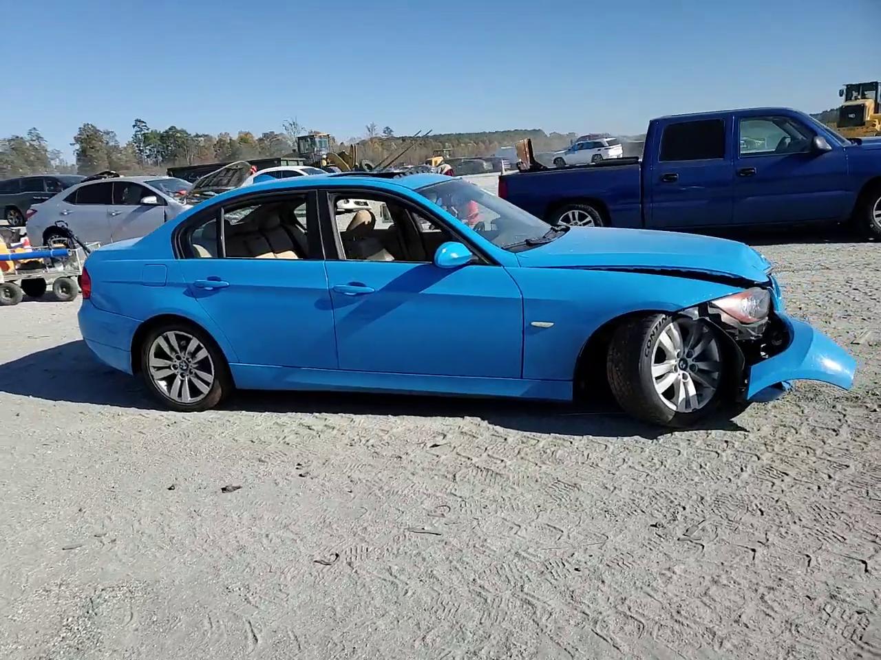 Фото: WBAVA33527PV64260