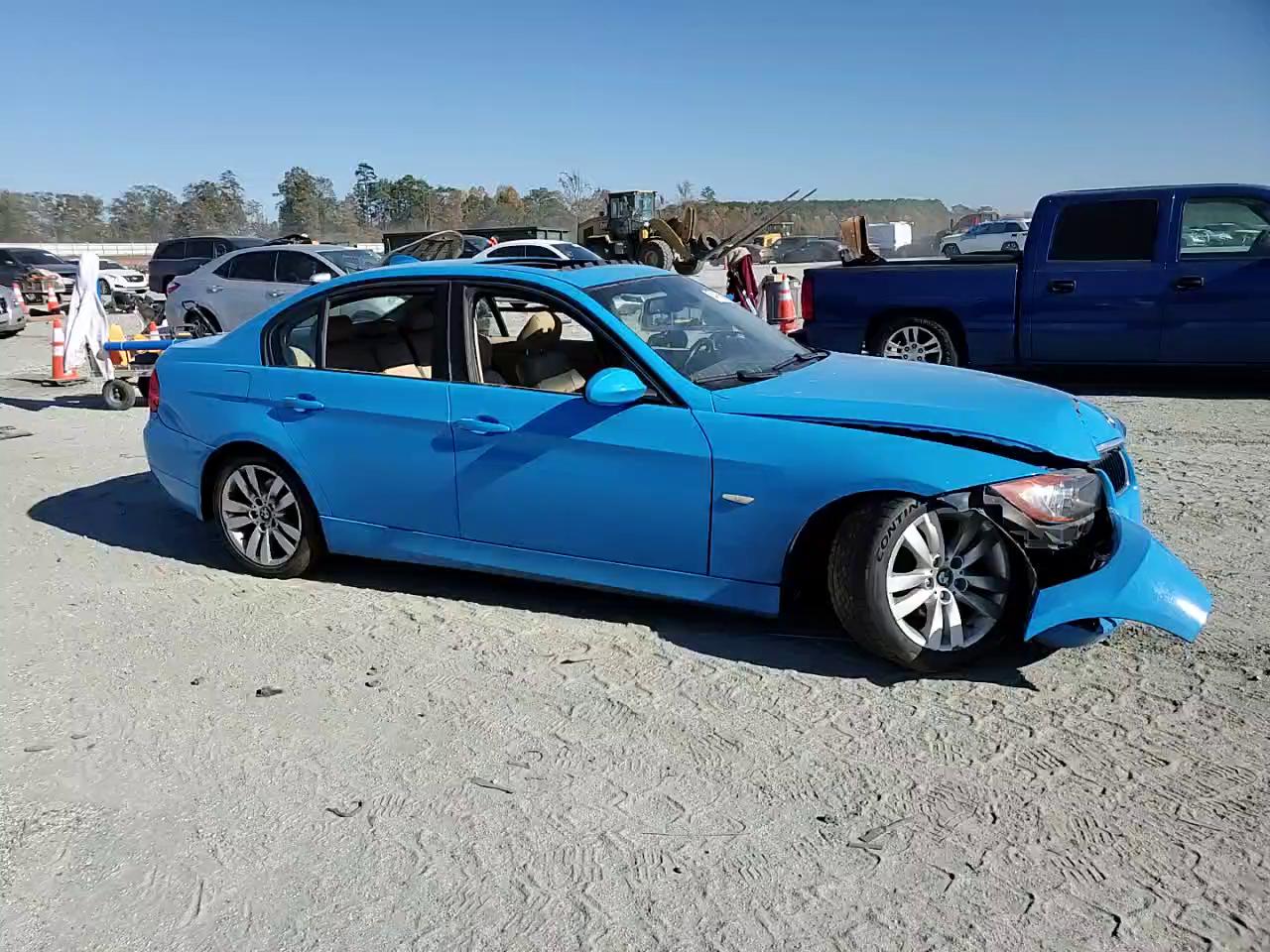 Фото: WBAVA33527PV64260