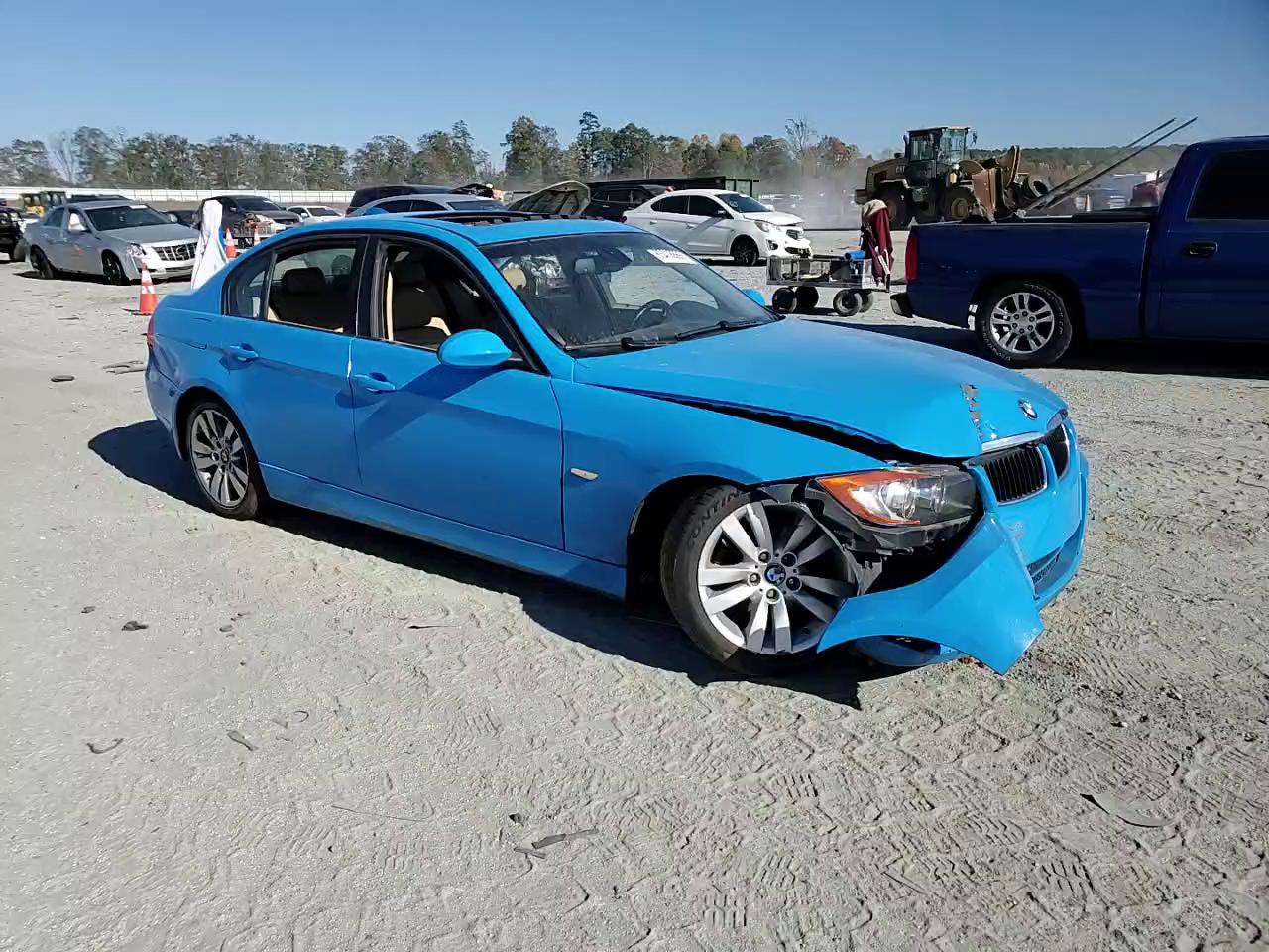 Фото: WBAVA33527PV64260