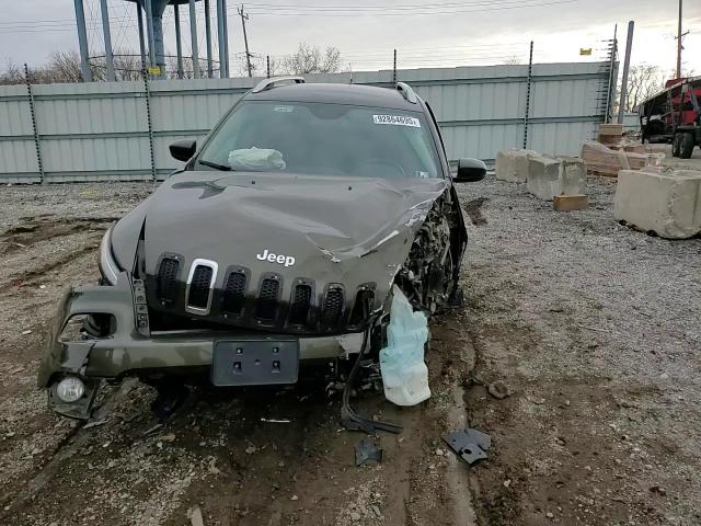 2016 Jeep Cherokee Latitude VIN: 1C4PJMCB5GW163511 Lot: 92864695