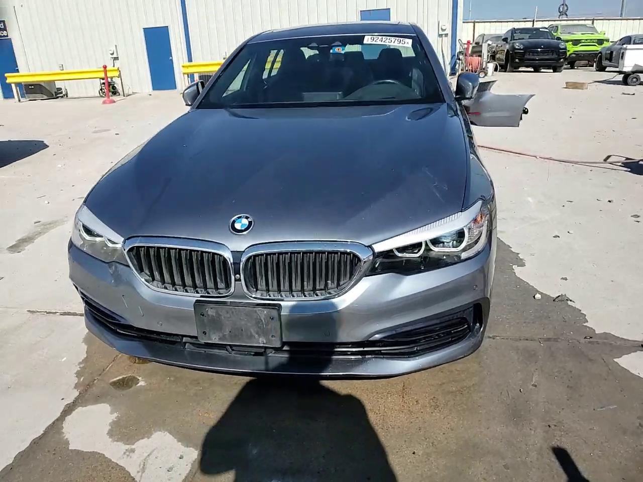 Фото: WBAJE5C52KWW03121