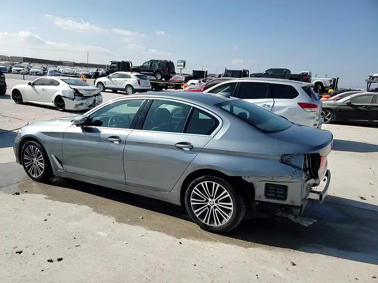 Фото: WBAJE5C52KWW03121