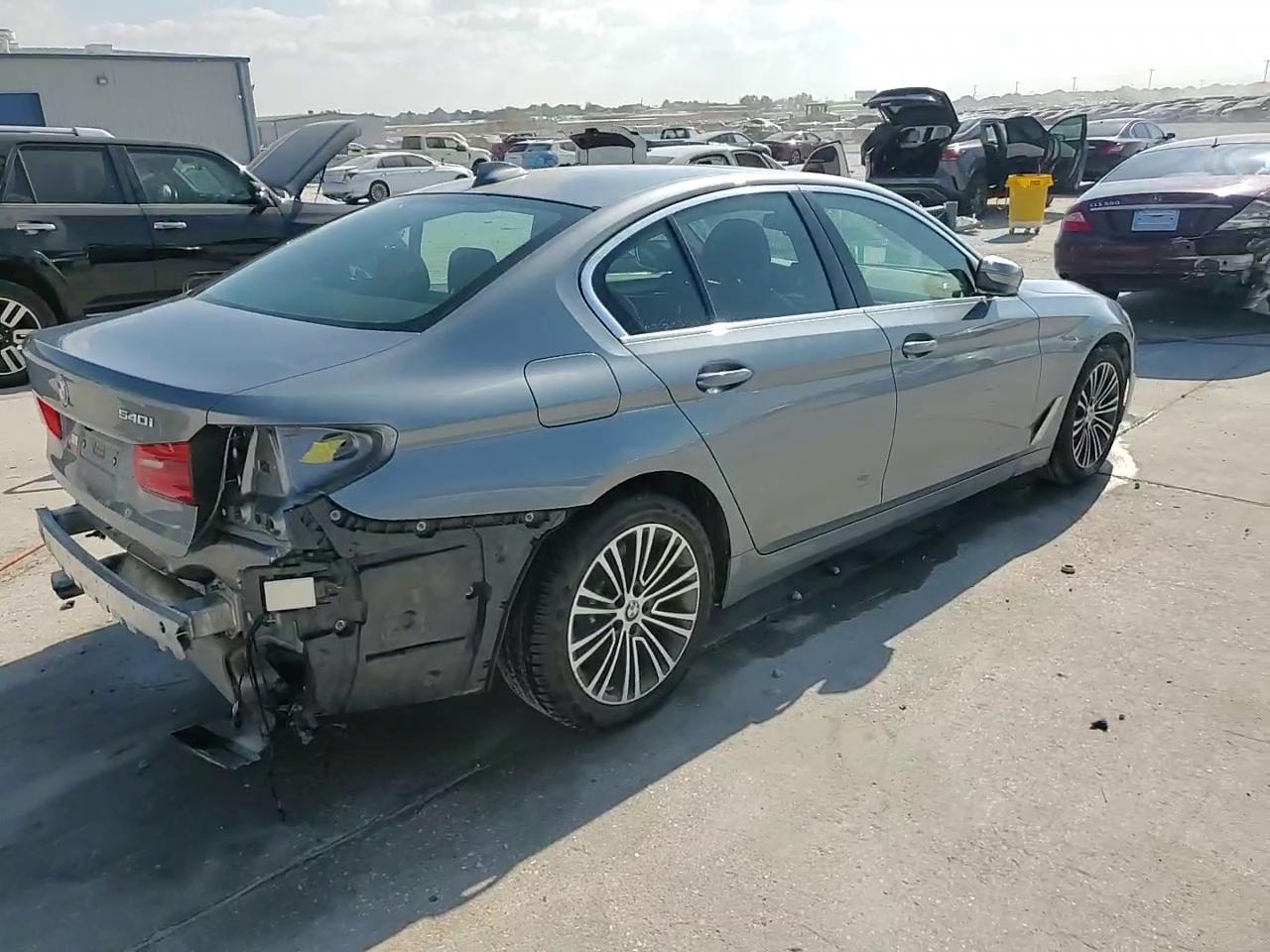 Фото: WBAJE5C52KWW03121