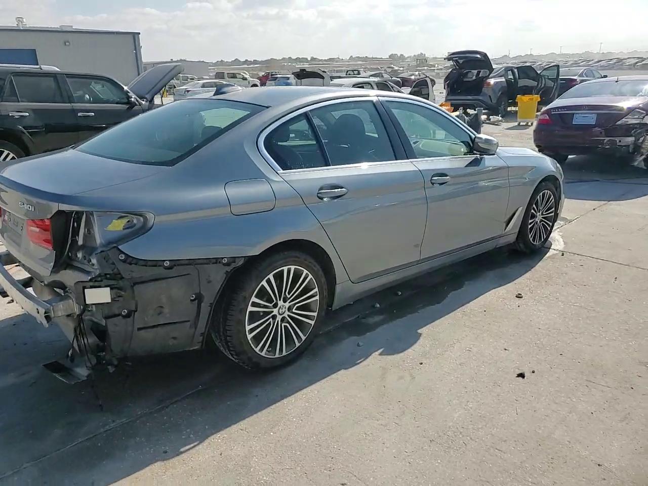 Фото: WBAJE5C52KWW03121