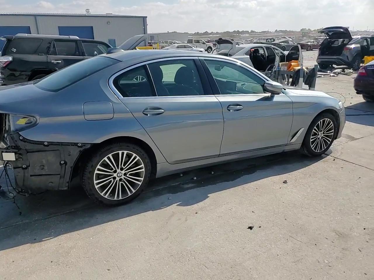 Фото: WBAJE5C52KWW03121