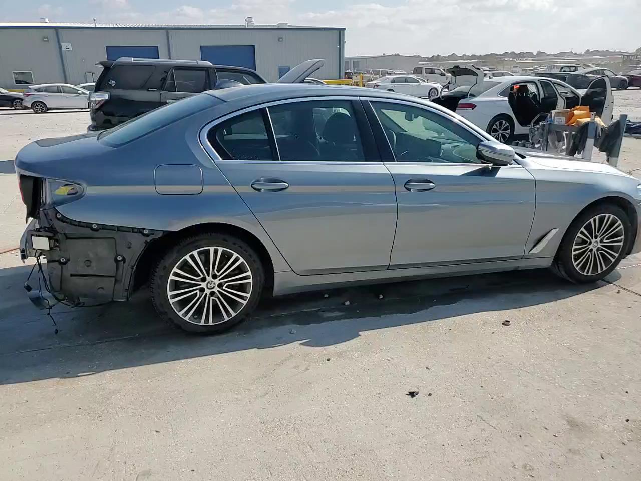 Фото: WBAJE5C52KWW03121