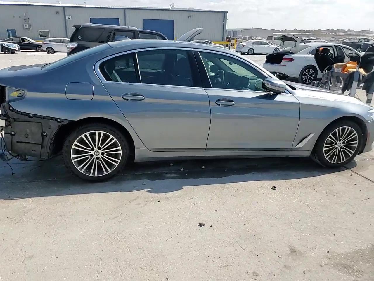 Фото: WBAJE5C52KWW03121