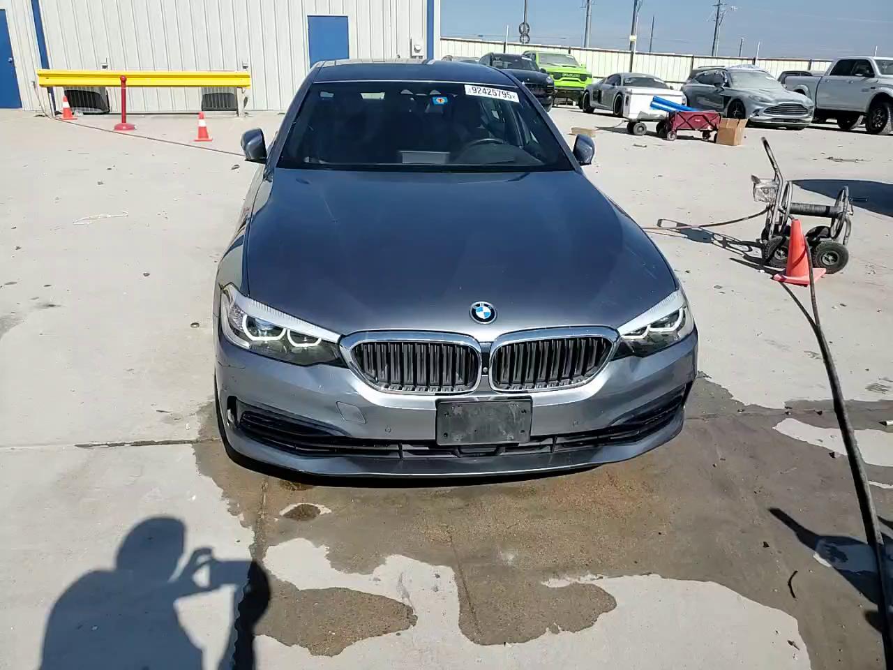 Фото: WBAJE5C52KWW03121