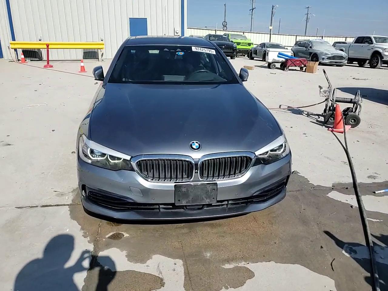 Фото: WBAJE5C52KWW03121