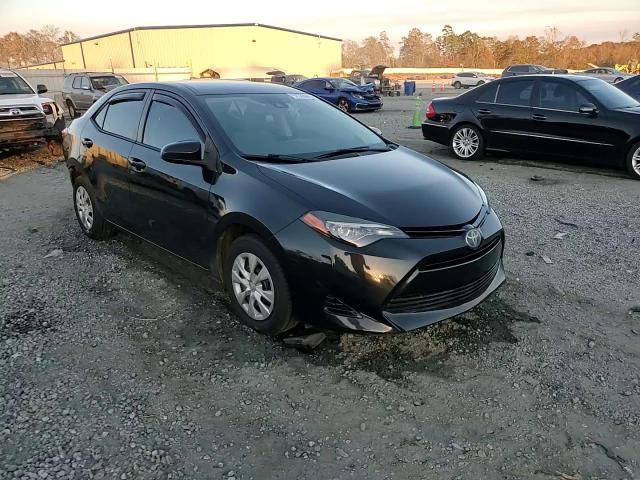 2018 Toyota Corolla L VIN: 5YFBURHE0JP738082 Lot: 92303645