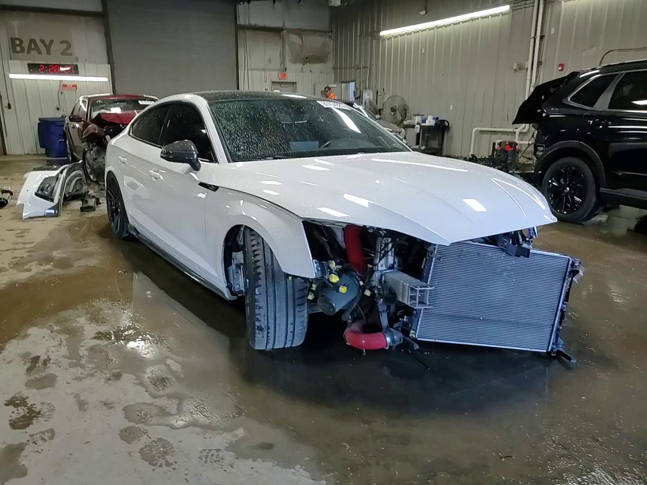 Фото: WAUC4CF52JA027019