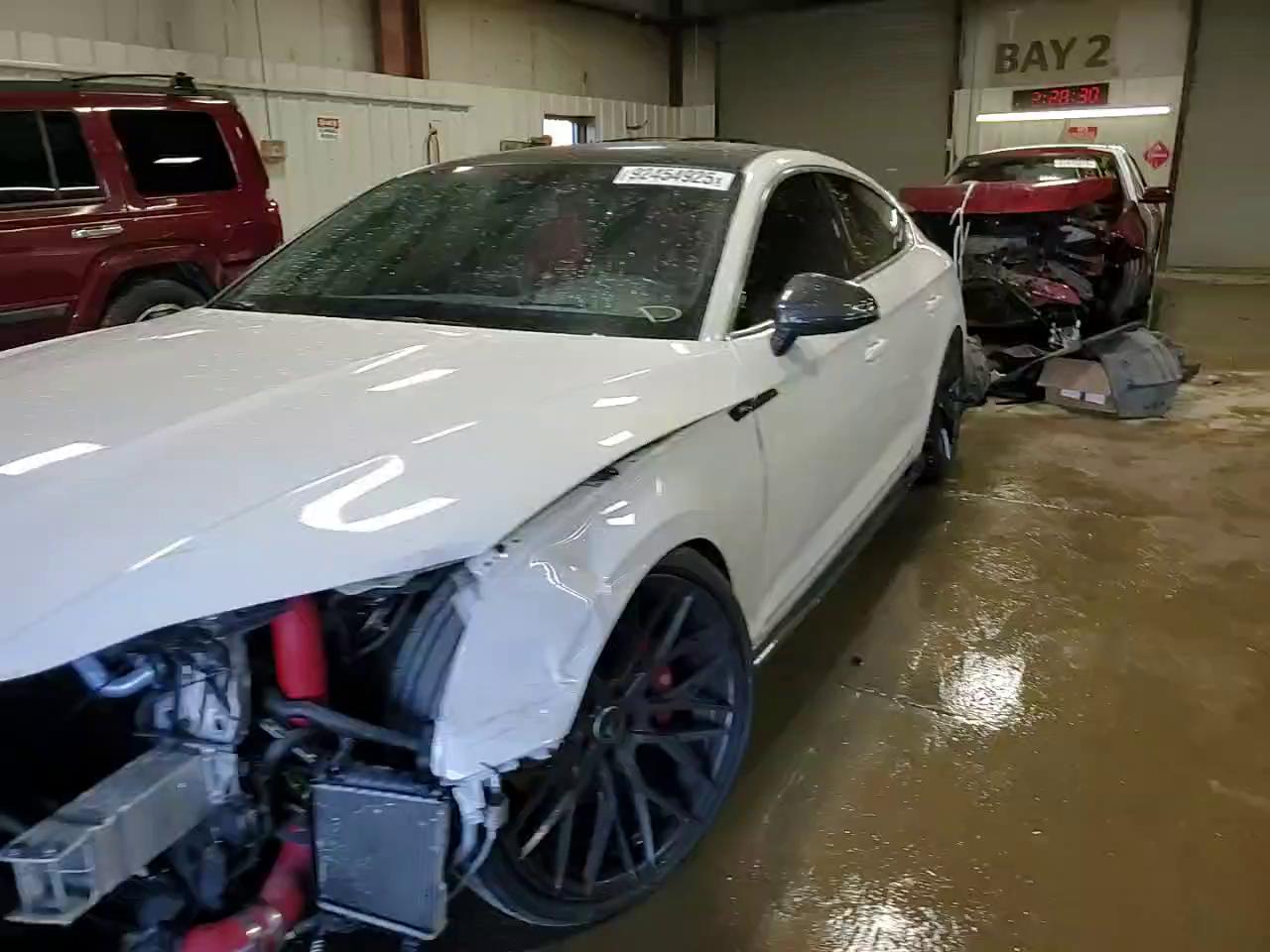 Фото: WAUC4CF52JA027019