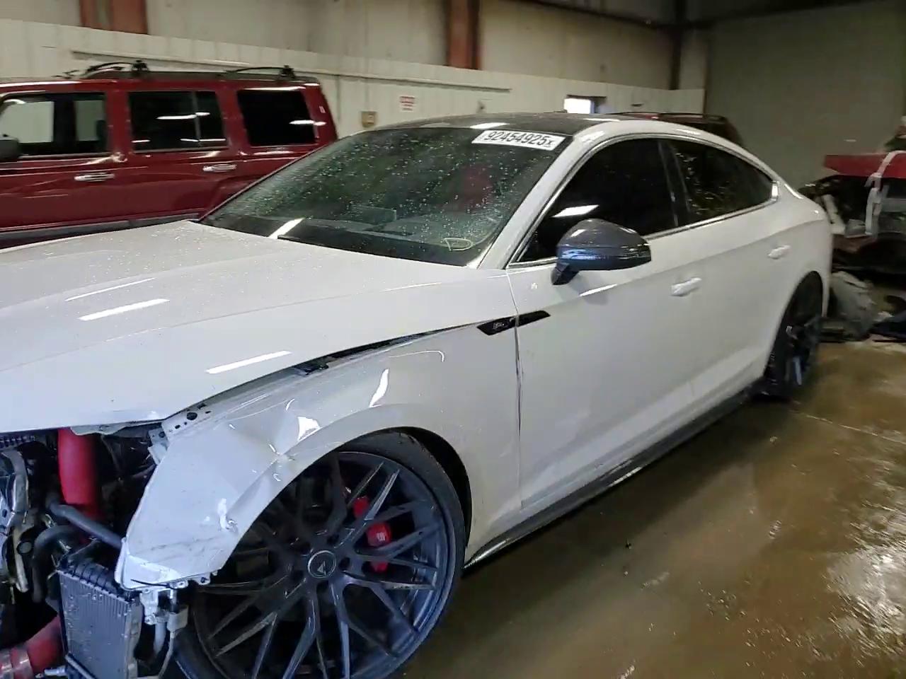 Фото: WAUC4CF52JA027019