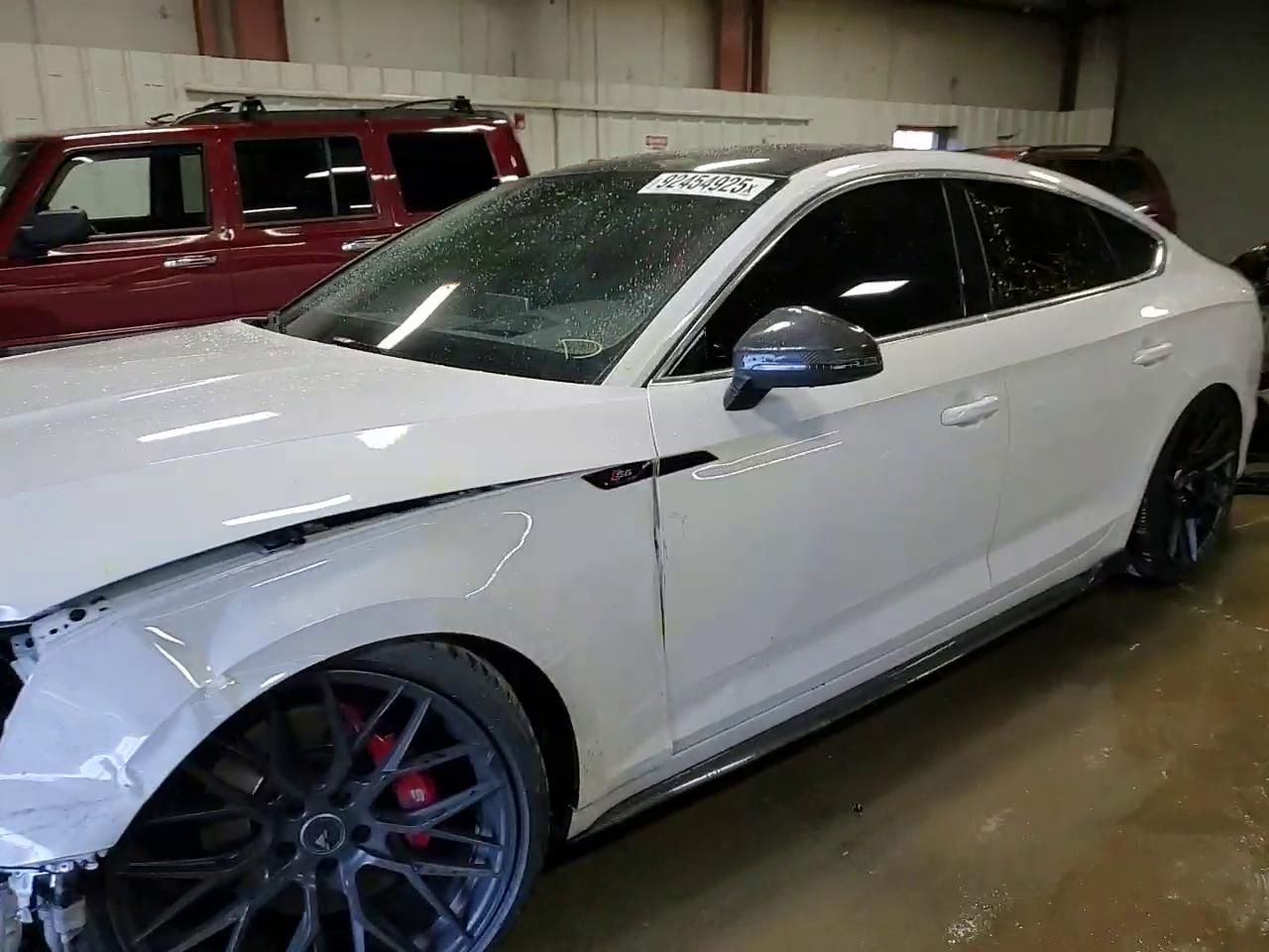 Фото: WAUC4CF52JA027019