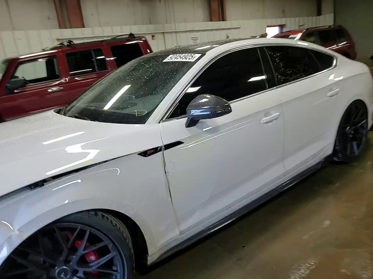 Фото: WAUC4CF52JA027019