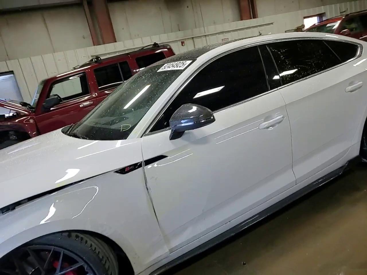 Фото: WAUC4CF52JA027019