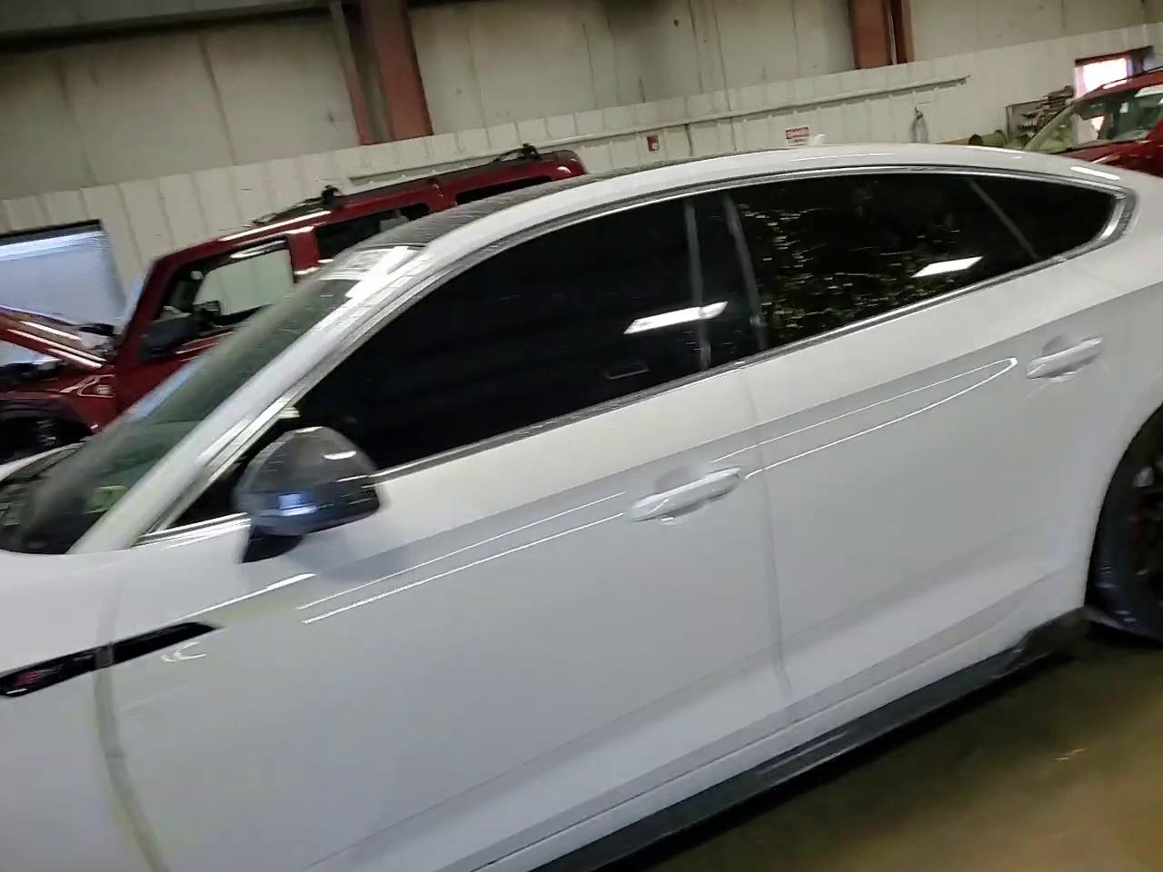 Фото: WAUC4CF52JA027019