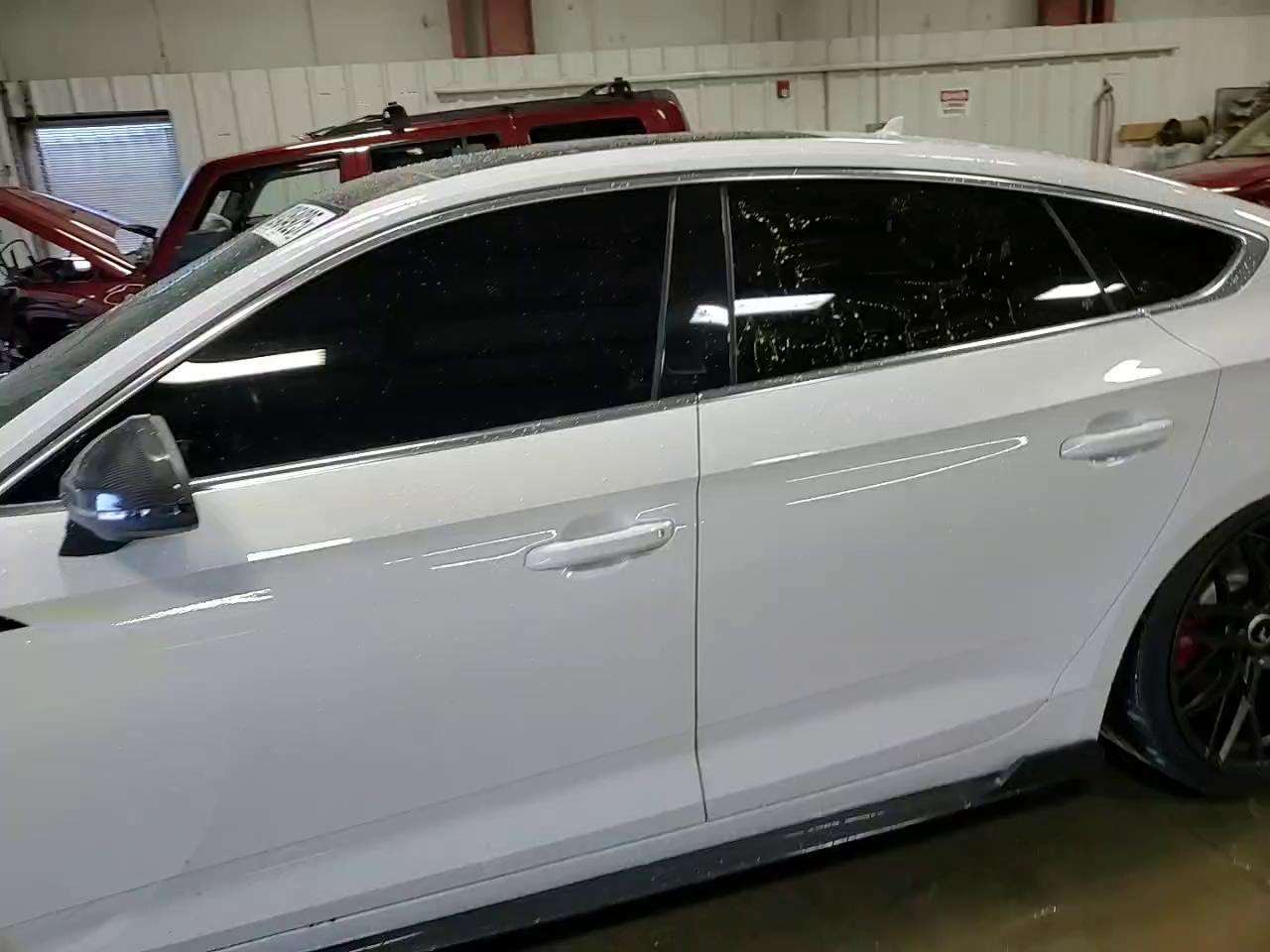 Фото: WAUC4CF52JA027019