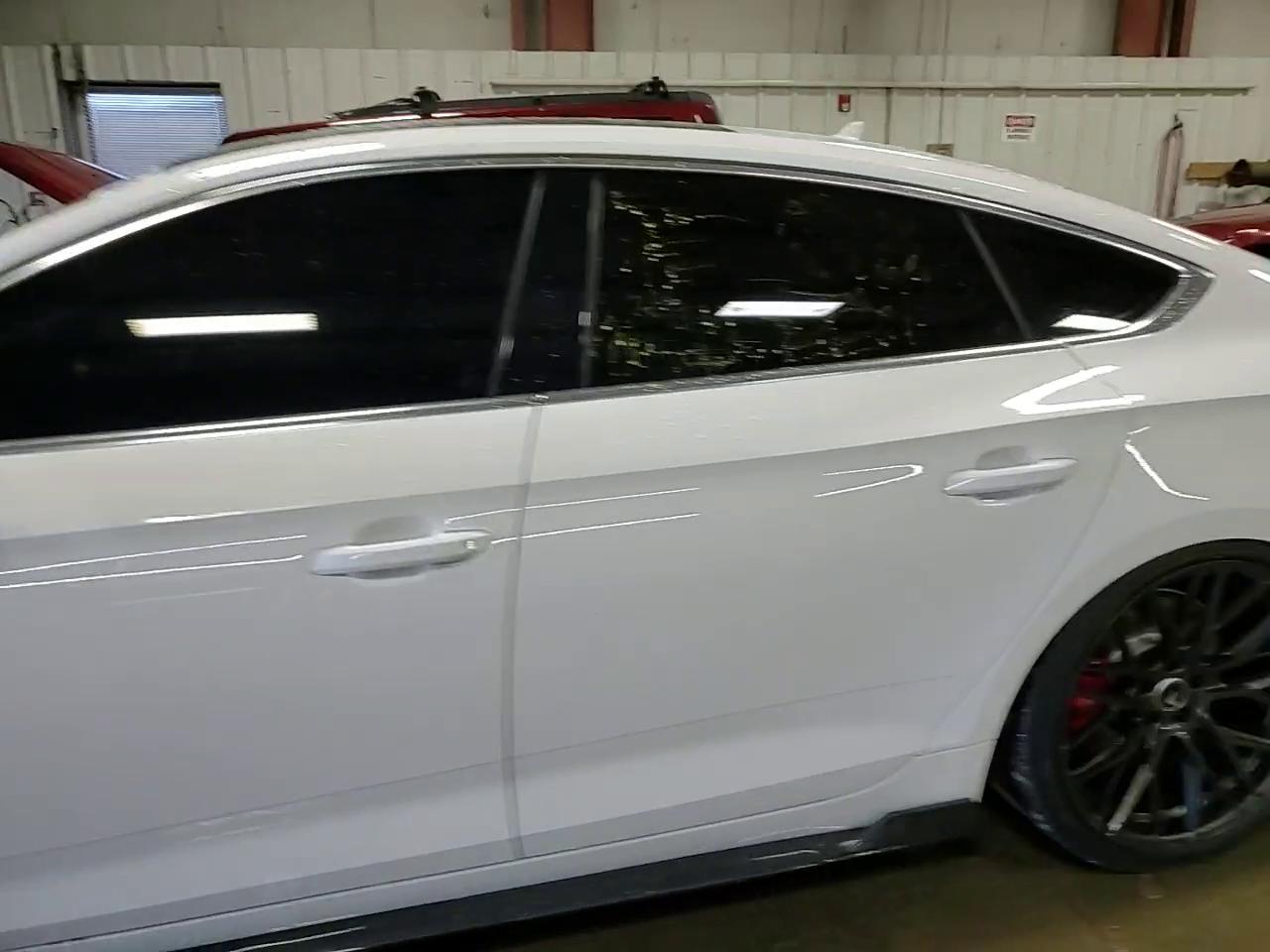 Фото: WAUC4CF52JA027019